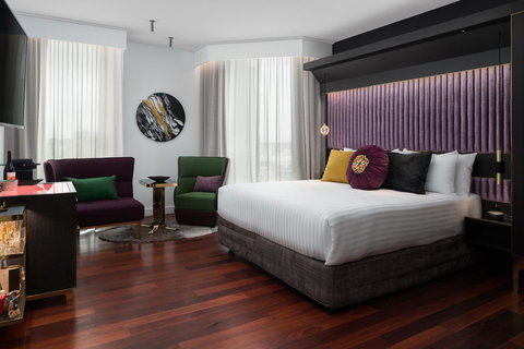 QT Perth - Lightning Ridge Tourism 25