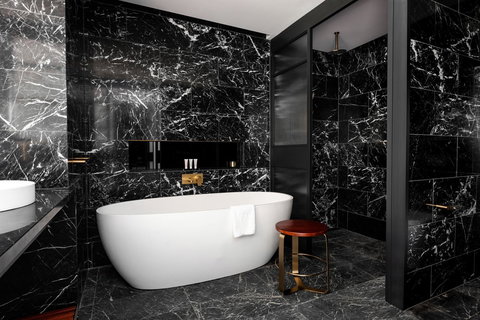 QT Perth - Lightning Ridge Tourism 43