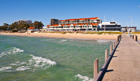 Boardwalk By The Beach - Lightning Ridge Tourism 0