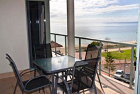 Boardwalk By The Beach - Lightning Ridge Tourism 5