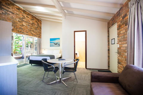 Leisure Inn Hotel Rockingham - Lightning Ridge Tourism 27