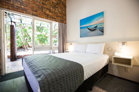 Leisure Inn Hotel Rockingham - Lightning Ridge Tourism 1