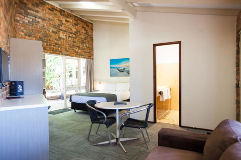 Leisure Inn Hotel Rockingham - Lightning Ridge Tourism 2