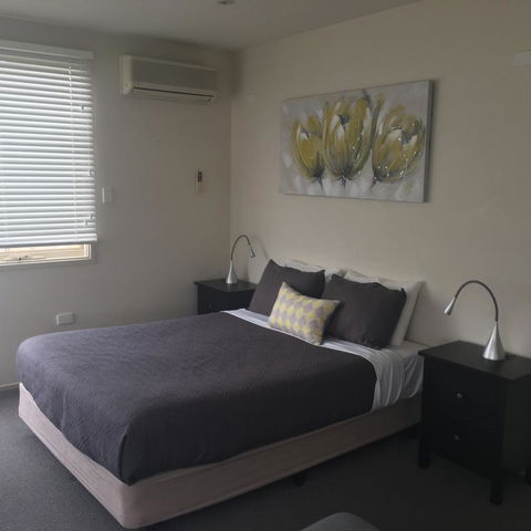 Grapevines Boutique Accommodation - Lightning Ridge Tourism 10