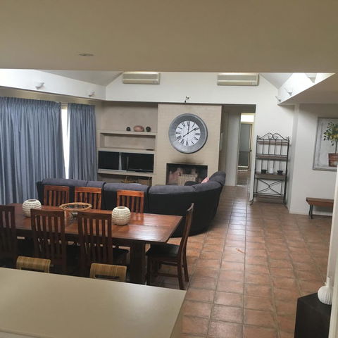 Grapevines Boutique Accommodation - Lightning Ridge Tourism 4