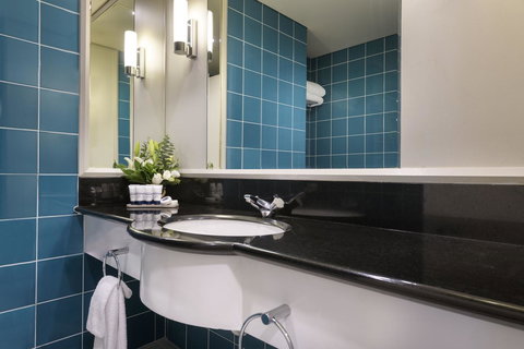 Pan Pacific Perth - Lightning Ridge Tourism 11