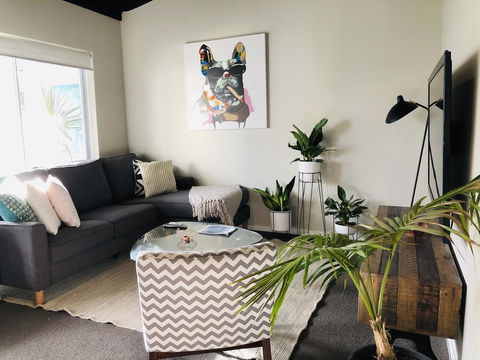 West Beach Lagoon 220 Stylish And Cozy - Lightning Ridge Tourism 4