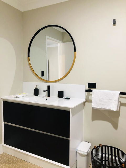West Beach Lagoon 220 Stylish And Cozy - Lightning Ridge Tourism 13