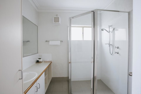 Canal Rocks Beachfront Apartments - Lightning Ridge Tourism 34