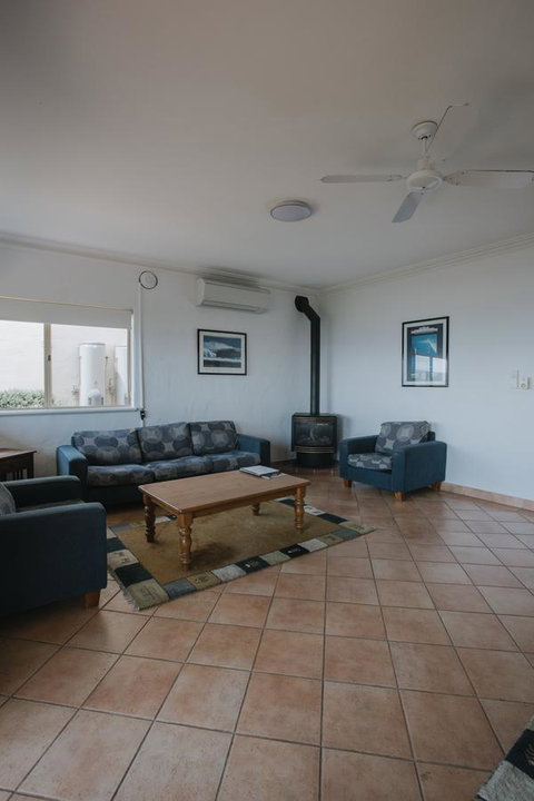 Canal Rocks Beachfront Apartments - Lightning Ridge Tourism 26