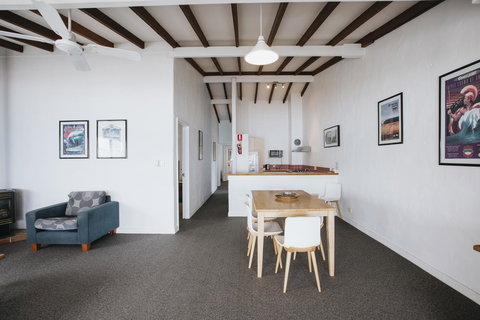 Canal Rocks Beachfront Apartments - Lightning Ridge Tourism 23