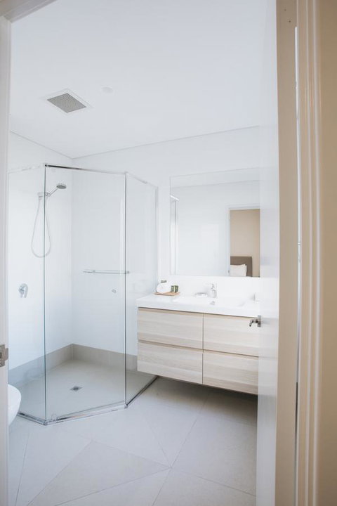 Canal Rocks Beachfront Apartments - Lightning Ridge Tourism 40