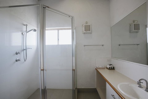 Canal Rocks Beachfront Apartments - Lightning Ridge Tourism 20