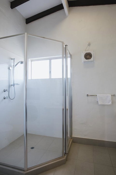 Canal Rocks Beachfront Apartments - Lightning Ridge Tourism 30