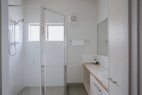 Canal Rocks Beachfront Apartments - Lightning Ridge Tourism 39