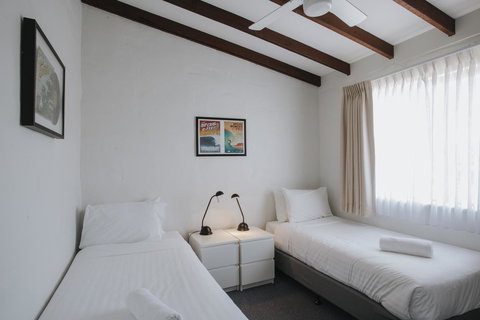 Canal Rocks Beachfront Apartments - Lightning Ridge Tourism 31