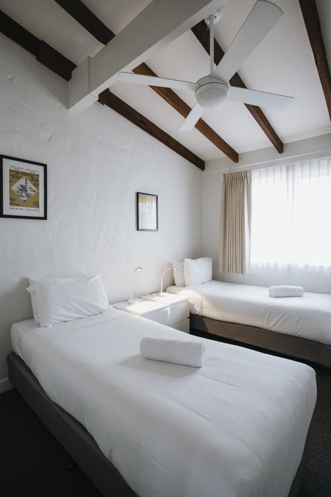 Canal Rocks Beachfront Apartments - Lightning Ridge Tourism 37