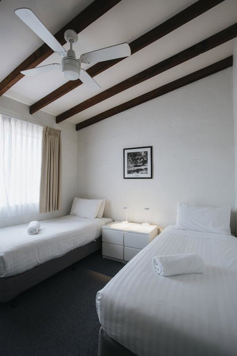 Canal Rocks Beachfront Apartments - Lightning Ridge Tourism 12