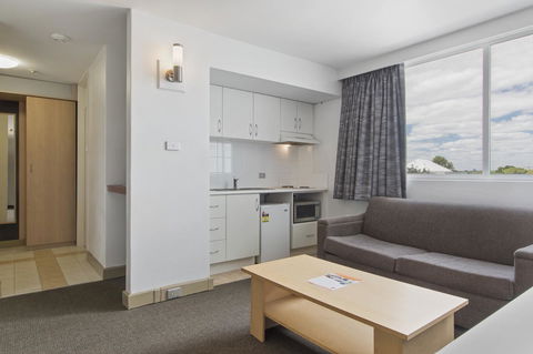 Metro Hotel Perth - Lightning Ridge Tourism 26