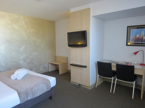 Metro Hotel Perth - Lightning Ridge Tourism 42