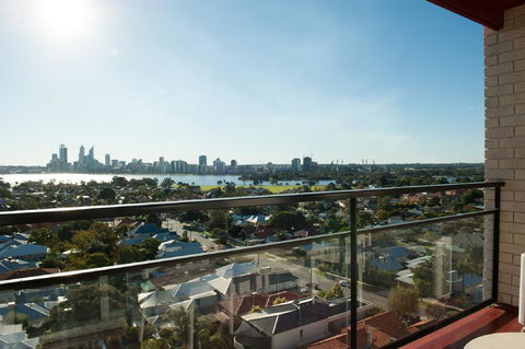 Metro Hotel Perth - Lightning Ridge Tourism 6