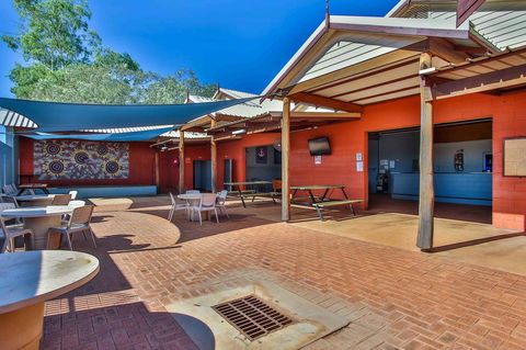 Kimberley Hotel - Lightning Ridge Tourism 9