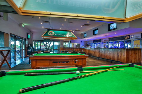 Kimberley Hotel - Lightning Ridge Tourism 12