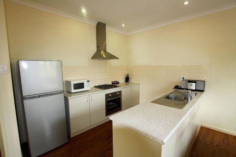 Kimberley Hotel - Lightning Ridge Tourism 6