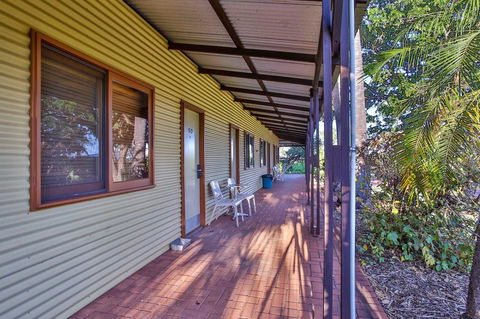 Kimberley Hotel - Lightning Ridge Tourism 23