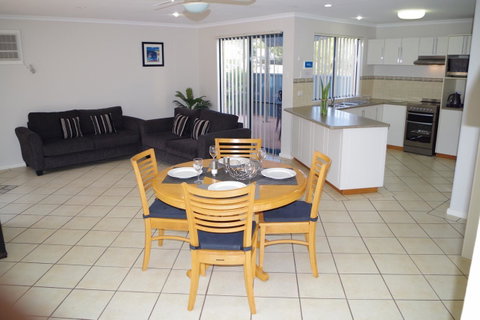 Kalbarri Blue Ocean Villas - Lightning Ridge Tourism 5