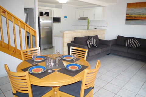 Kalbarri Blue Ocean Villas - Lightning Ridge Tourism 3