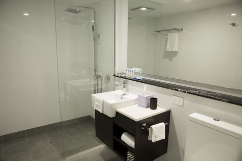 The Gerald Apartment Hotel - Lightning Ridge Tourism 6