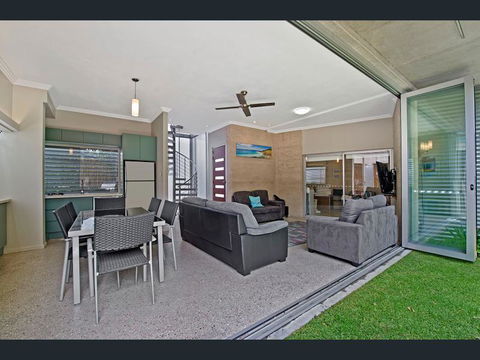 Crescent Head Spa Villa - Lightning Ridge Tourism 9