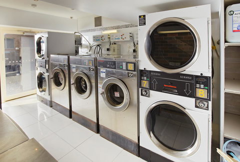 Jesmond Executive Villas - Lightning Ridge Tourism 19