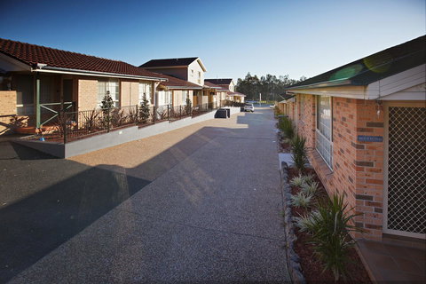 Jesmond Executive Villas - Lightning Ridge Tourism 13