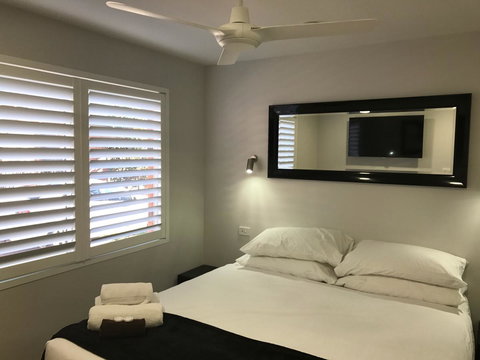 Jesmond Executive Villas - Lightning Ridge Tourism 8