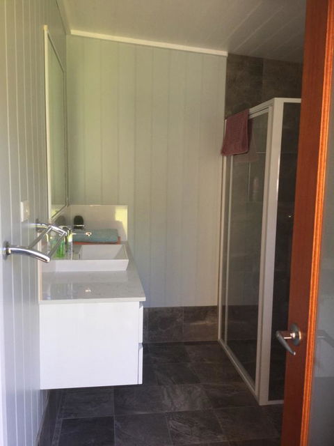 Jetz Bungalow - Lightning Ridge Tourism 3