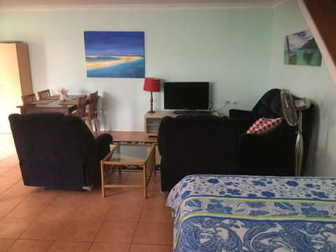 Jetz Bungalow - Lightning Ridge Tourism 10