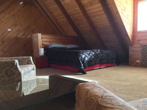 Jetz Bungalow - Lightning Ridge Tourism 11