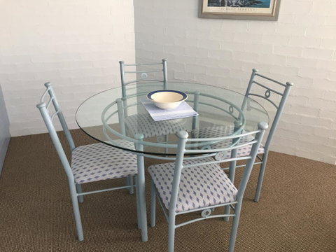 Breakers Apartments - Lightning Ridge Tourism 10