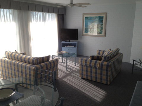 Breakers Apartments - Lightning Ridge Tourism 6