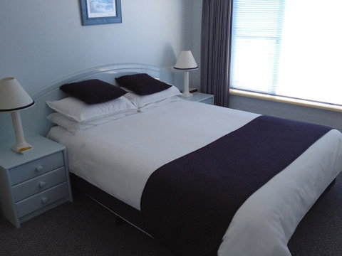 Breakers Apartments - Lightning Ridge Tourism 4