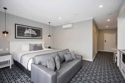 CH Boutique Hotel & Apartments, Ascend Hotel Collection - Lightning Ridge Tourism 7
