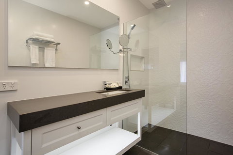 CH Boutique Hotel & Apartments, Ascend Hotel Collection - Lightning Ridge Tourism 10