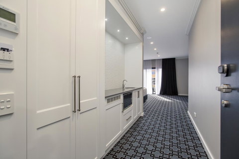 CH Boutique Hotel & Apartments, Ascend Hotel Collection - Lightning Ridge Tourism 6
