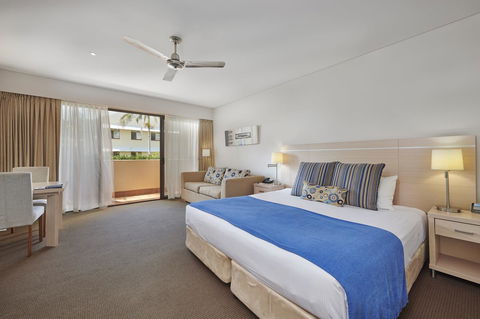 Waves Byron Bay - Lightning Ridge Tourism 27