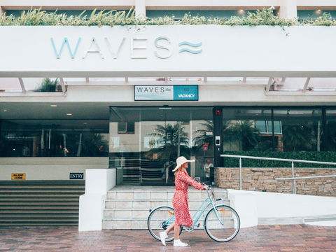 Waves Byron Bay - Lightning Ridge Tourism 0