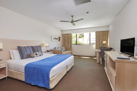 Waves Byron Bay - Lightning Ridge Tourism 35