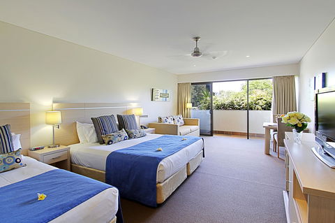 Waves Byron Bay - Lightning Ridge Tourism 23