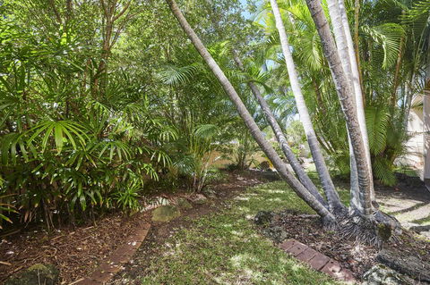 Waves Byron Bay - Lightning Ridge Tourism 44